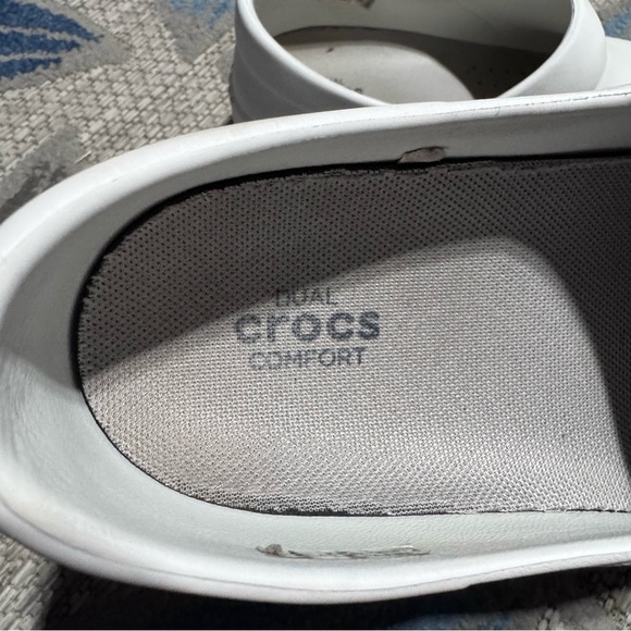 Crocs dual comfort white clogs nursing womans Size 8 - Picture 3 of 7